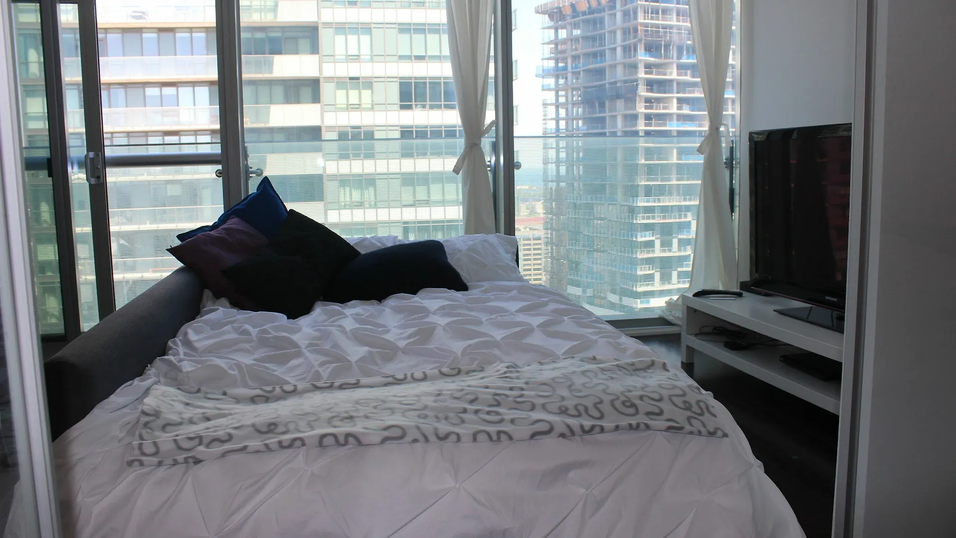 **** Hotel Eg Suites - Stunning Condo Toronto Canada
