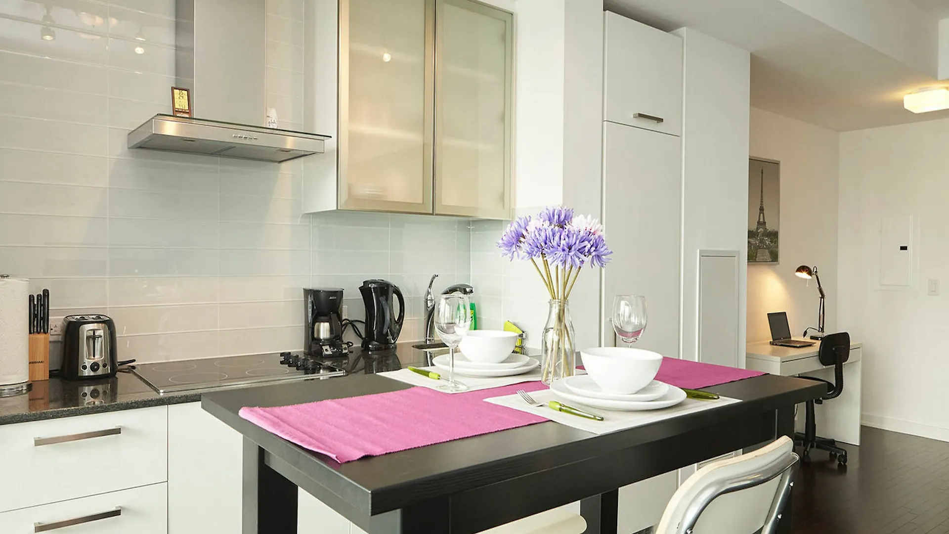 Eg Suites - Stunning Condo Toronto Hotel