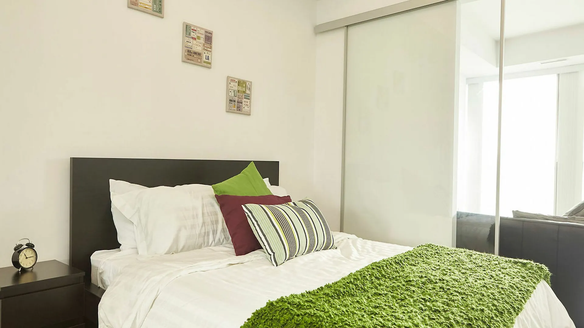 Eg Suites - Stunning Condo Toronto Hotel