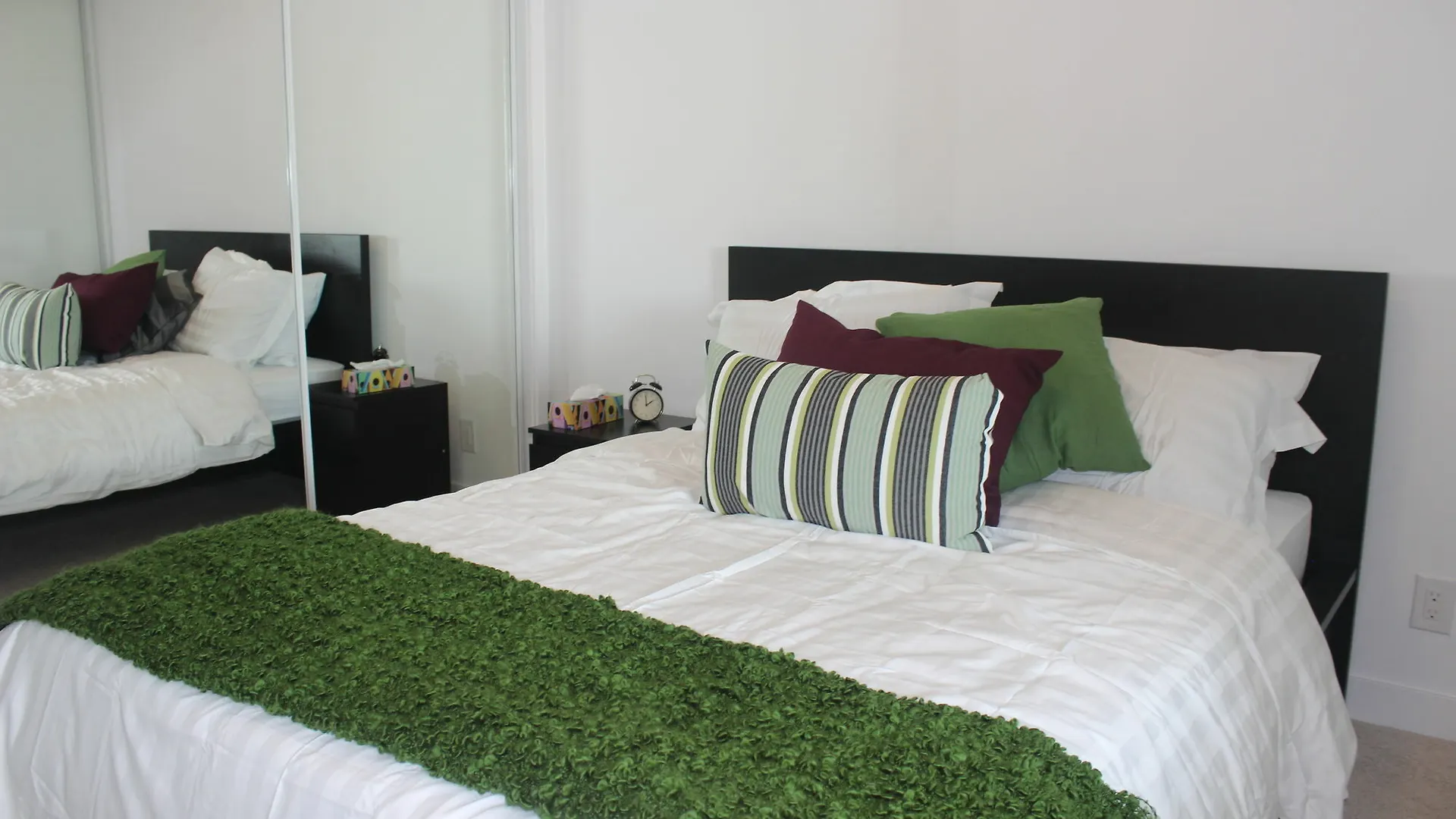 Eg Suites - Stunning Condo Toronto Hotel
