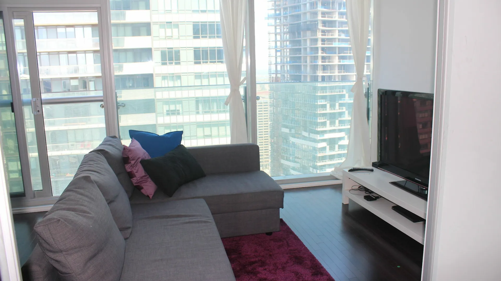 Eg Suites - Stunning Condo Toronto 4*,
