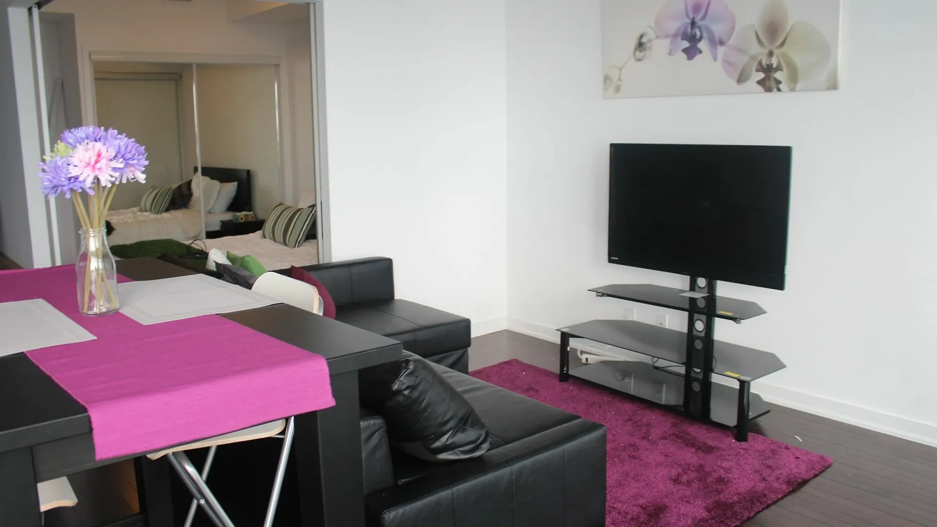 Eg Suites - Stunning Condo Toronto Hotel